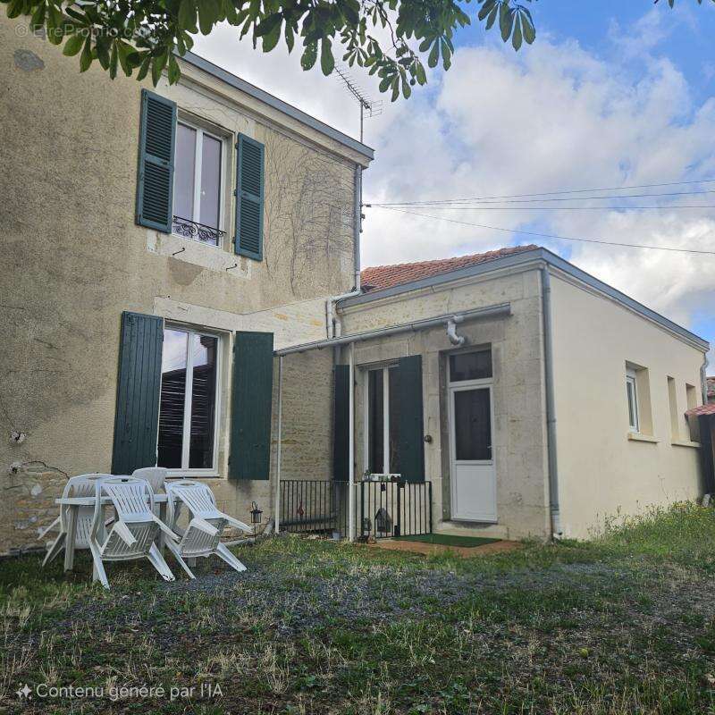 Maison à CHAMPAGNE-LES-MARAIS