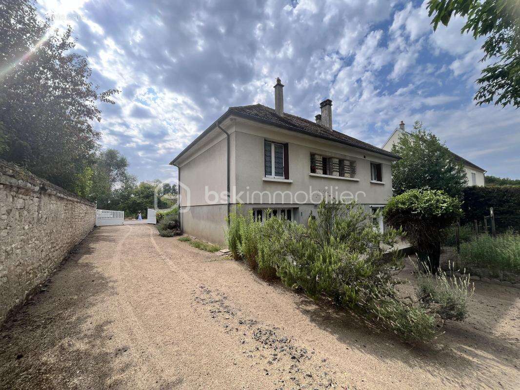 Rare sur le marché : Pavillon de plain-pied sur sous-sol complet avec balcon et vue imprenable sur la Loire - photo 22