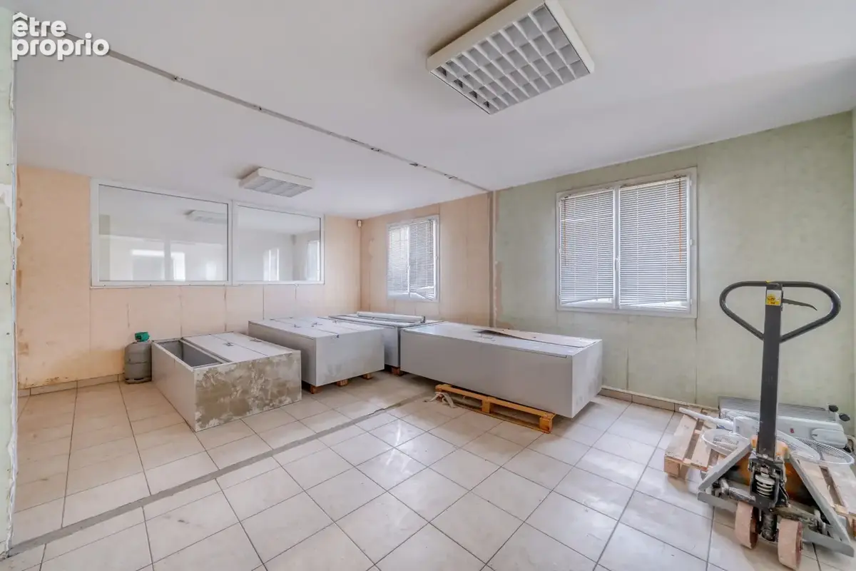 Bâtiment de 600m2 sur parcelle de 1000m2 - photo 4