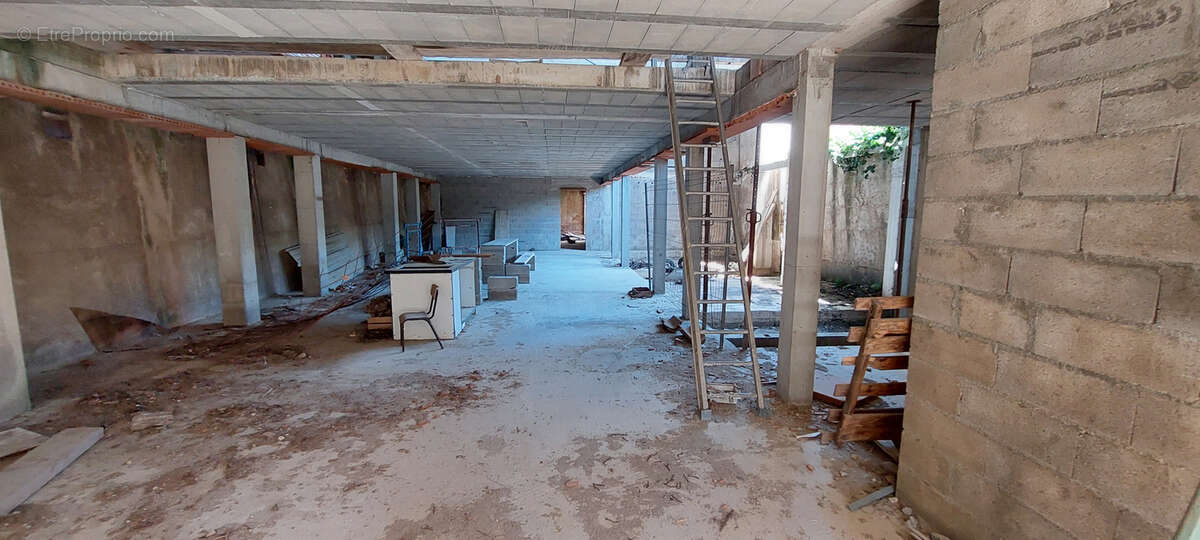 OPPORTUNITE RARE - Immeuble de plus de 1 000 m2 à rénover - photo 13
