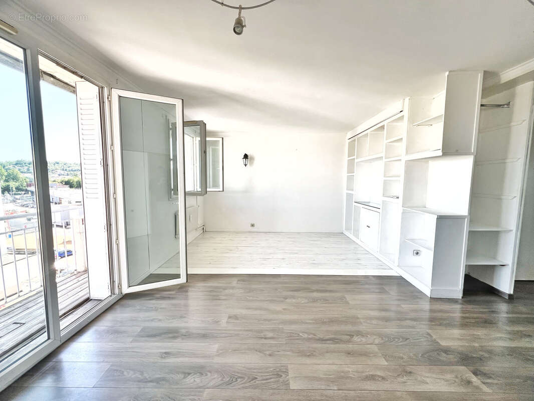 Appartement à PIERRE-BENITE