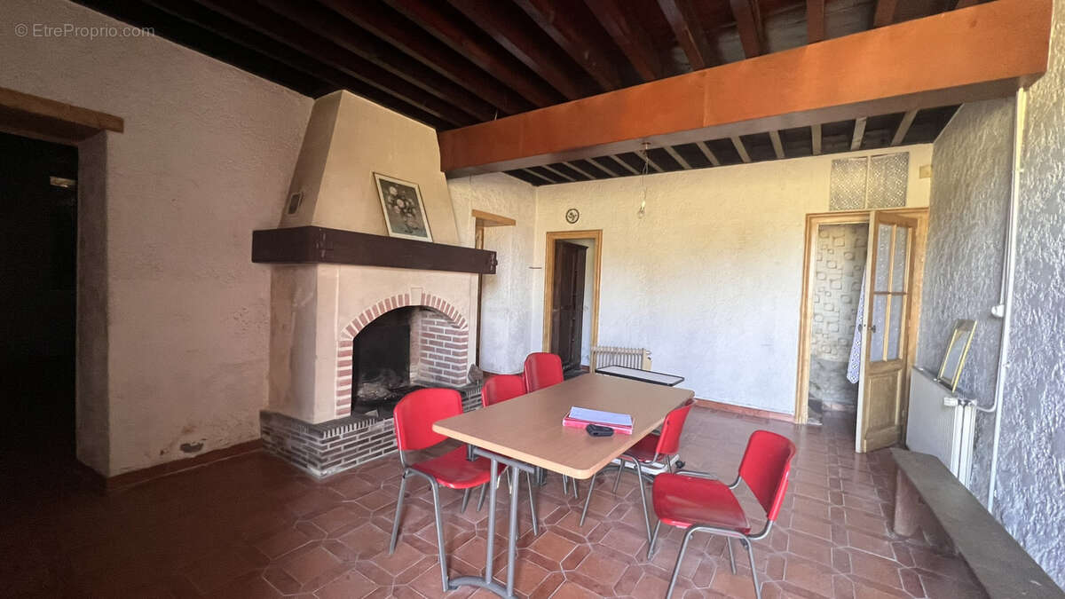 St Sulpice et Cameyrac- Propriété à rénover 300 m2 hab+ Grange sur 5 hectares - photo 4