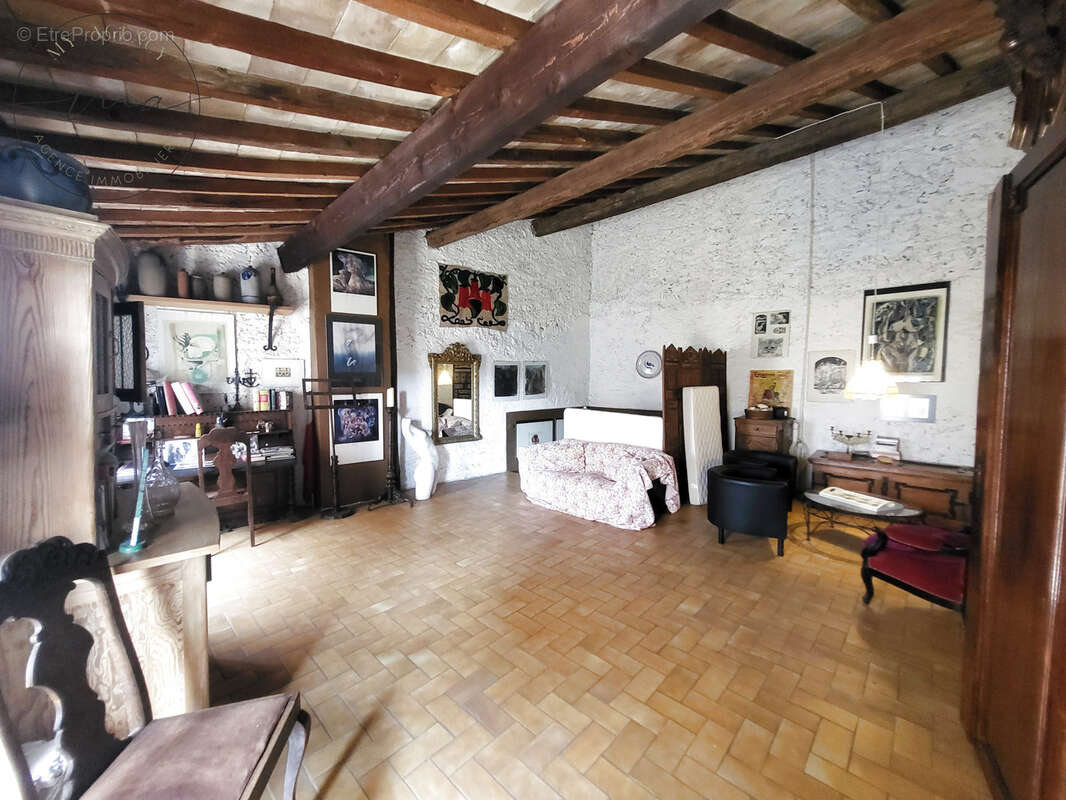 Caux - Charmante maison de village, 4 pièces, 2 chambres, située à 2 pas du centre du village, beau potentiel - photo 3