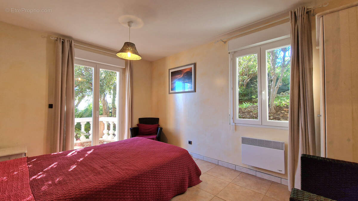 Maison à LES ISSAMBRES