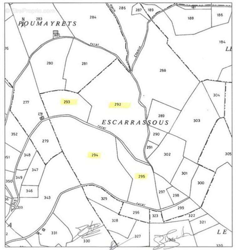 Terrain à SAINT-VICTOR-ET-MELVIEU