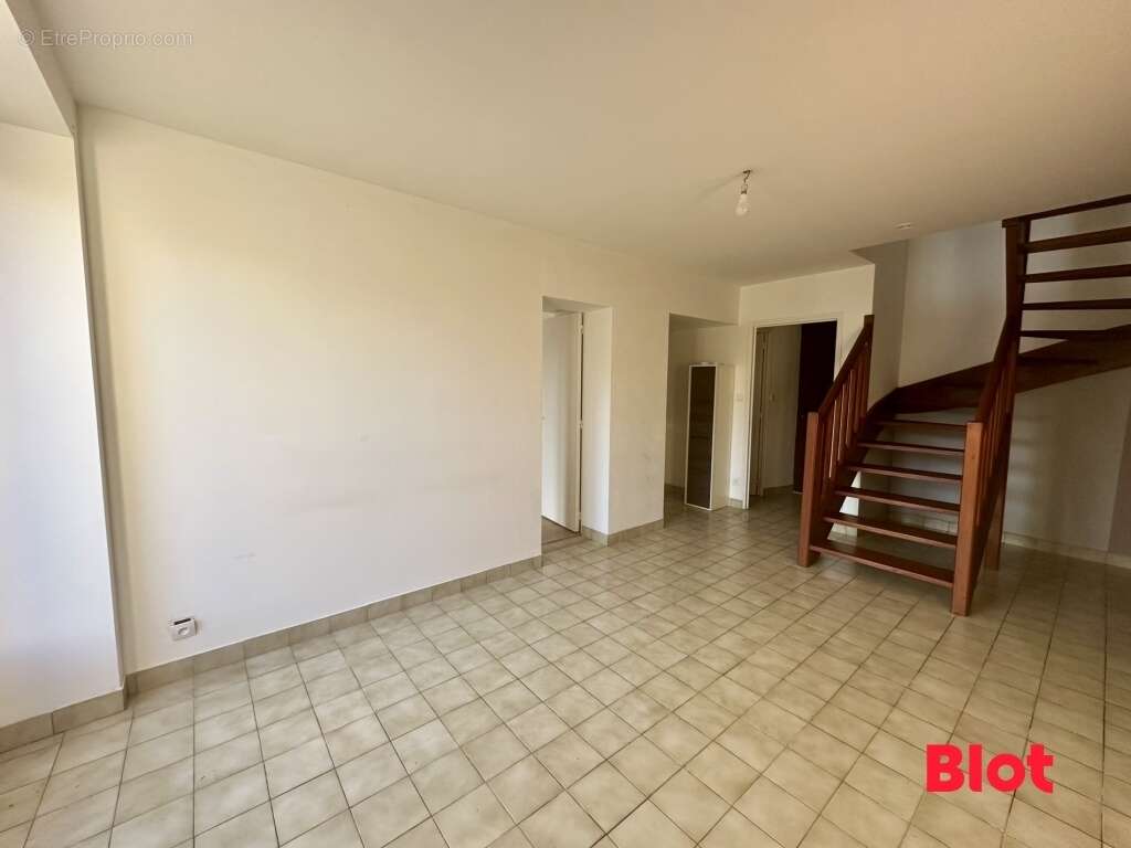 Appartement à MONTFORT-SUR-MEU