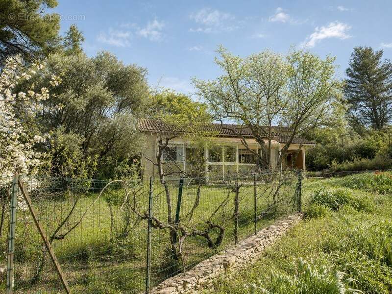 Transformez cette maison en votre lieu de vie à Fuveau - photo 3