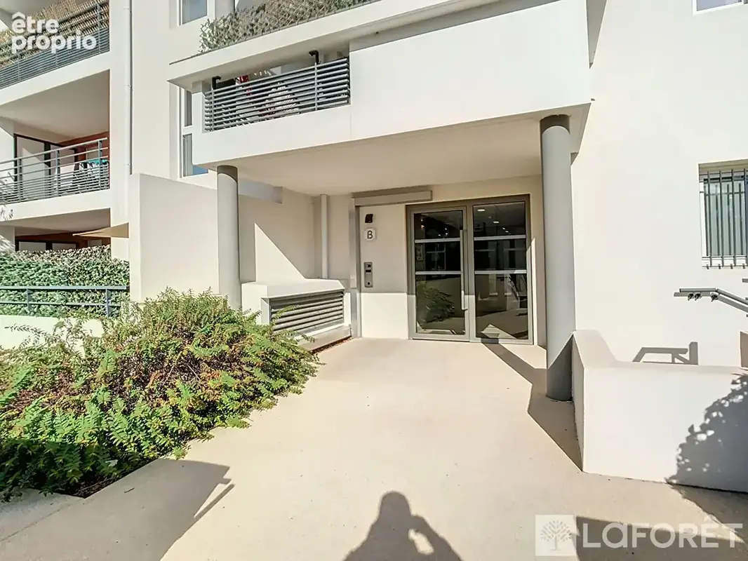 Appartement Vitrolles 2 pièce(s) 43m2  avec possibilité d'obtenir une  place de parking privative dans une résidence récente/ Se - photo 4