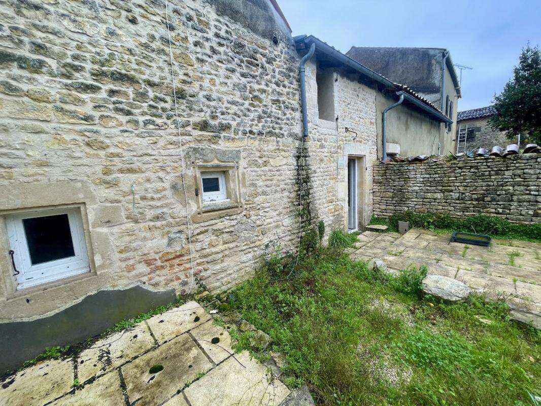 Maison à AUMAGNE
