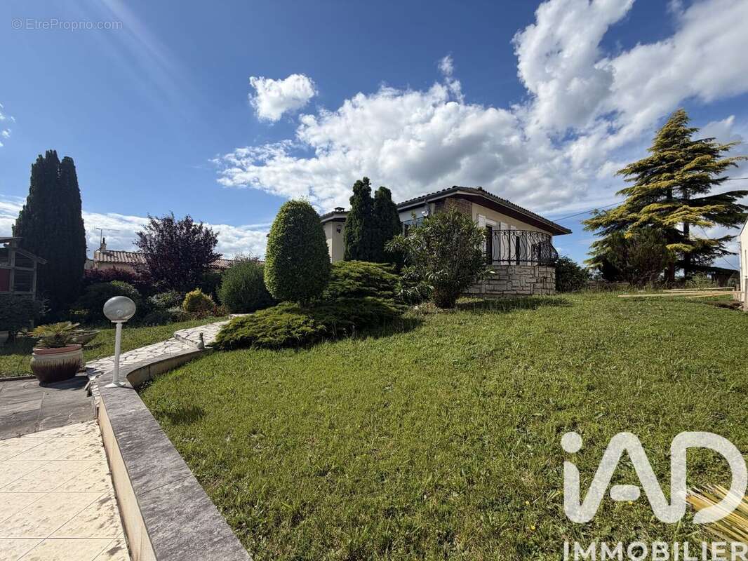 Photo 2 - Maison à CHAMPNIERS