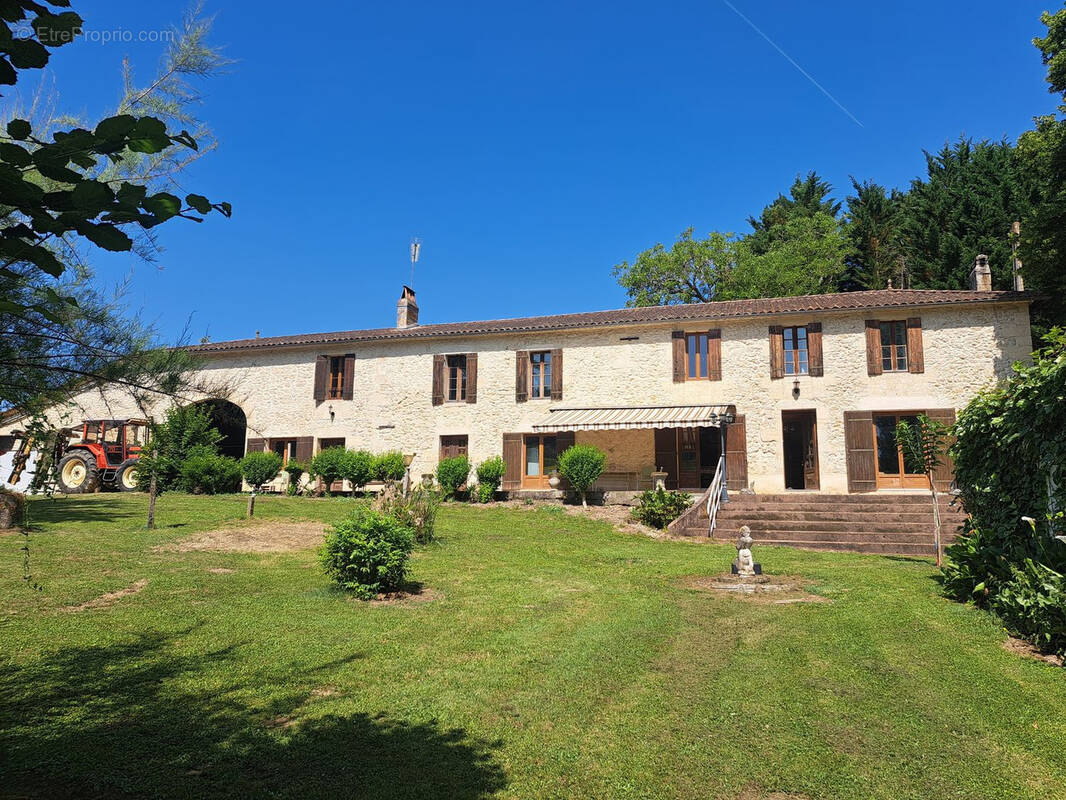 Maison à PUJOLS