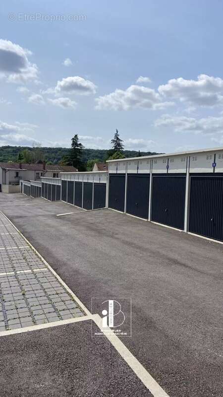 Parking à CHEVREUSE