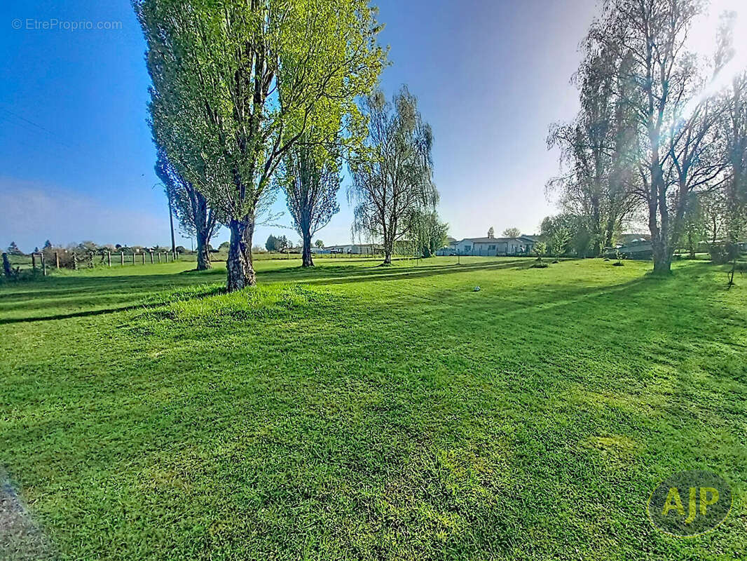 Terrain à GAILLAN-EN-MEDOC