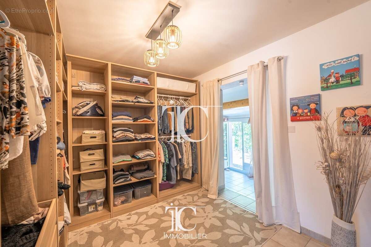 Villa 2005 140m² avec 5600m² terrain avec riviere - photo 11
