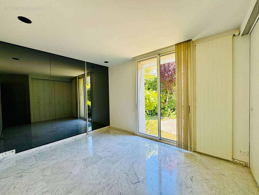 Maison à L&#039;HAY-LES-ROSES