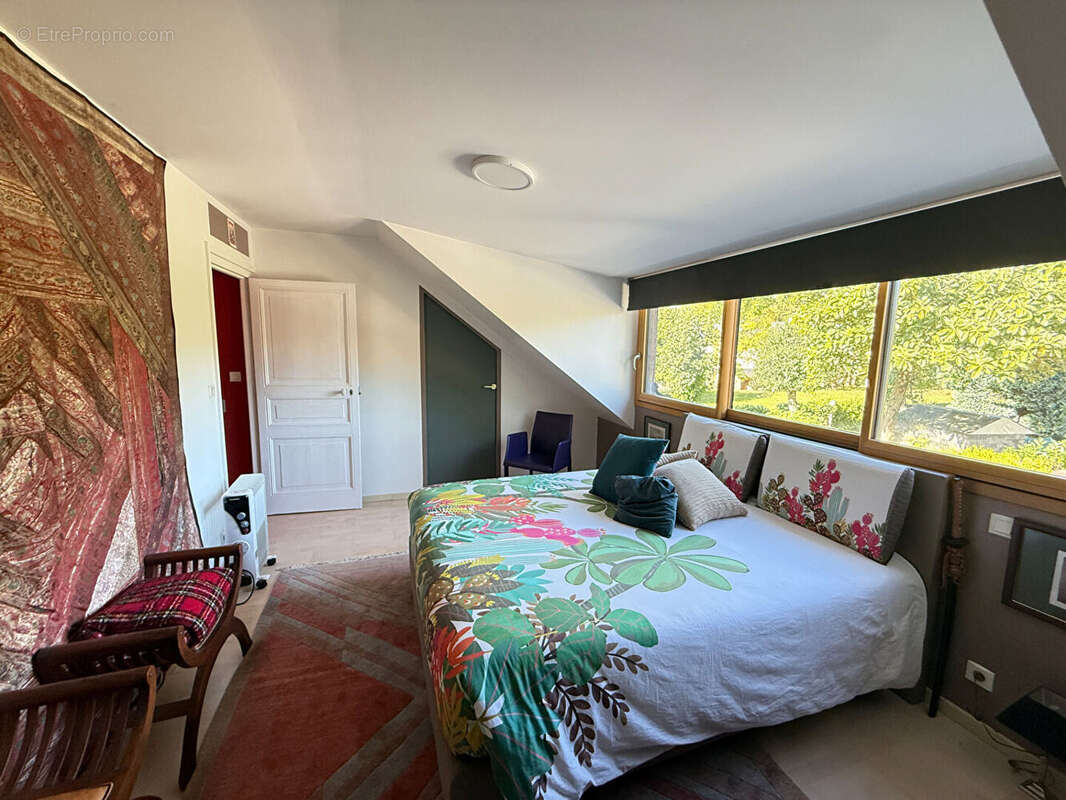 Maison à LANGROLAY-SUR-RANCE