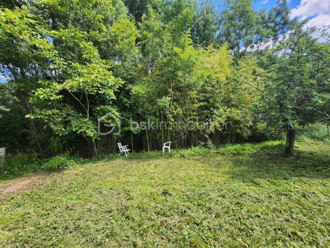 Terrain de Loisirs en Bord de Rivière à Curzay-sur-Vonne (575 m²) - photo 2