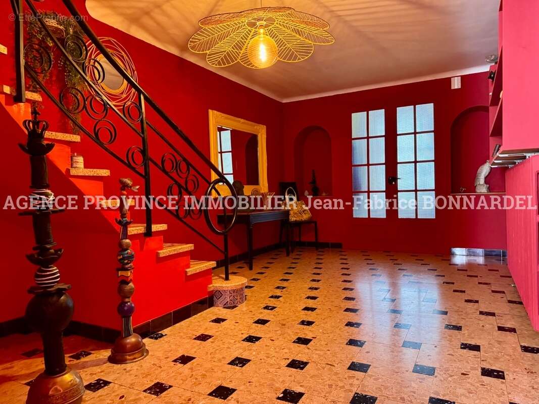 Maison à SAINTE-CECILE-LES-VIGNES