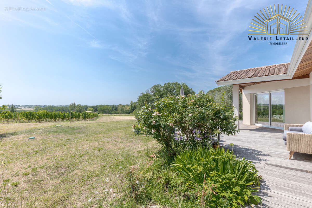 Belle maison familliale dans laquelle la vue devient un art de vivre… - photo 3