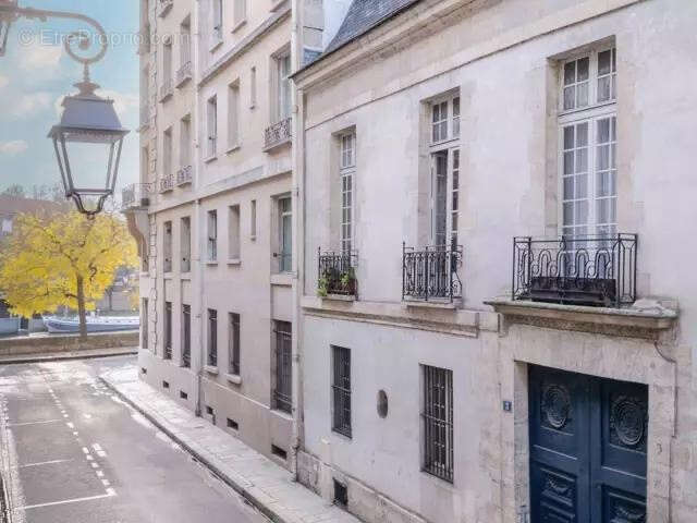 Appartement à PARIS-4E