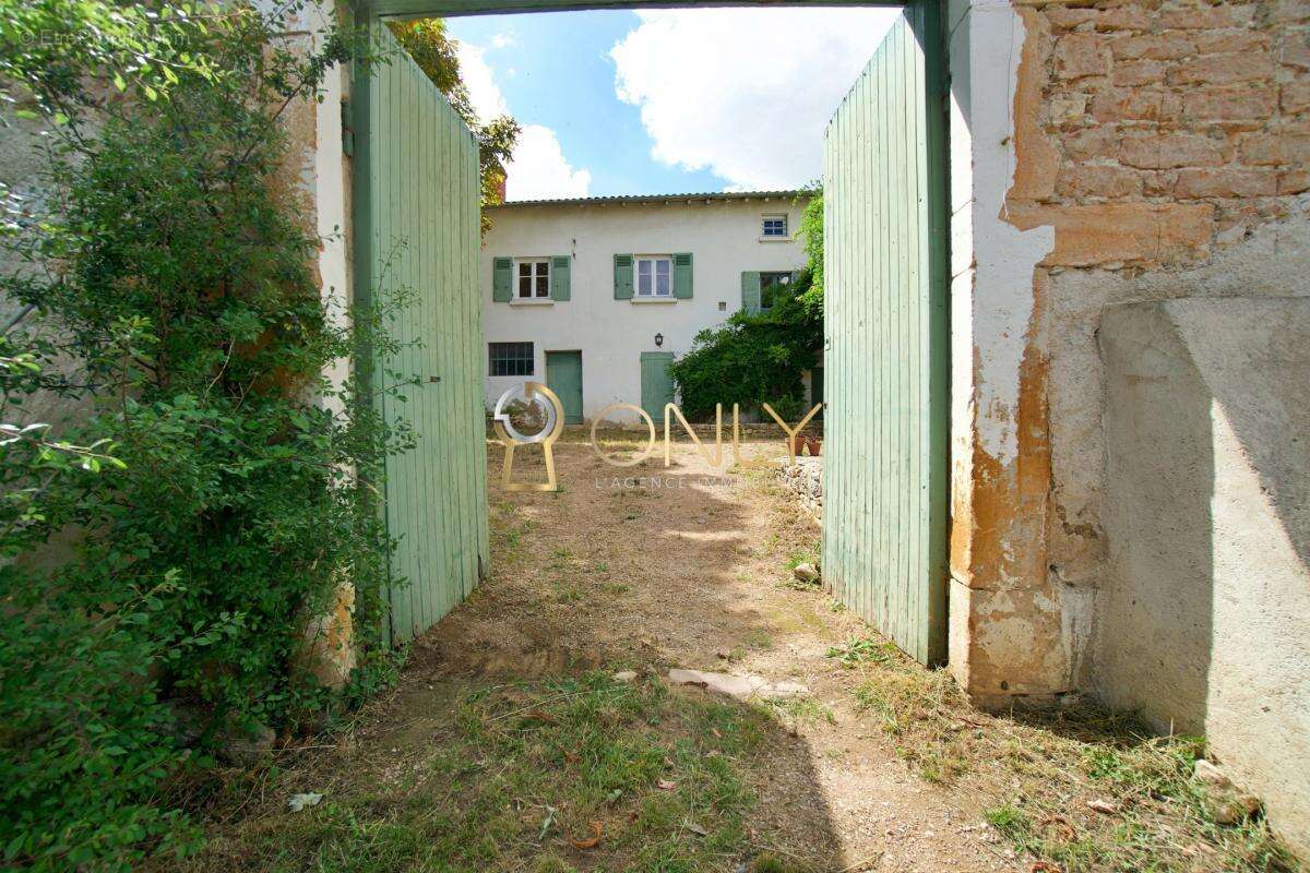 Maison à CHAZAY-D'AZERGUES