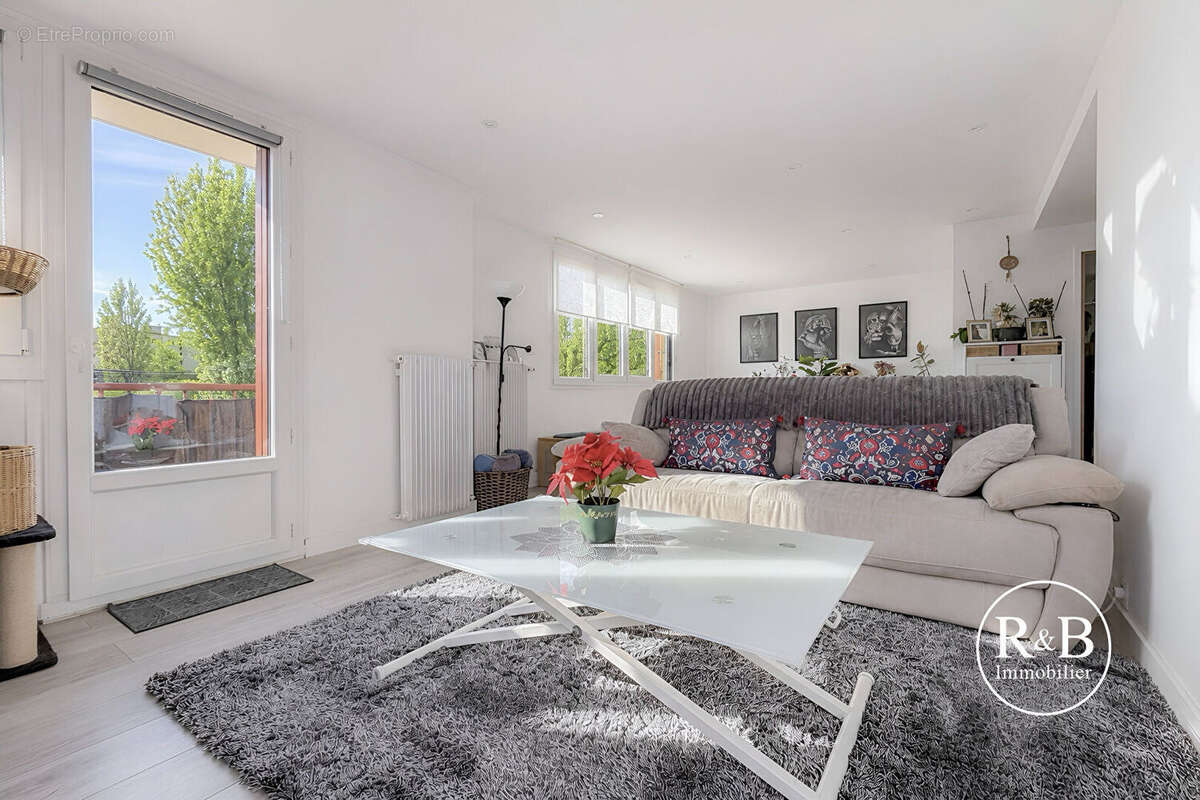 Appartement à LES CLAYES-SOUS-BOIS