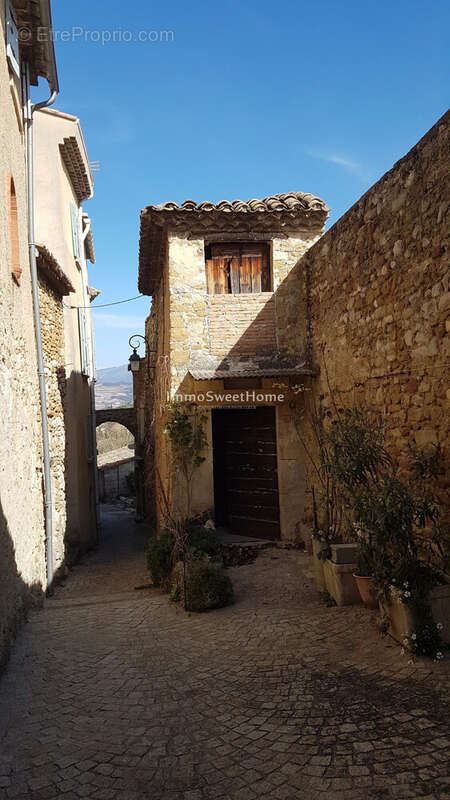 Maison à MIRABEL-AUX-BARONNIES