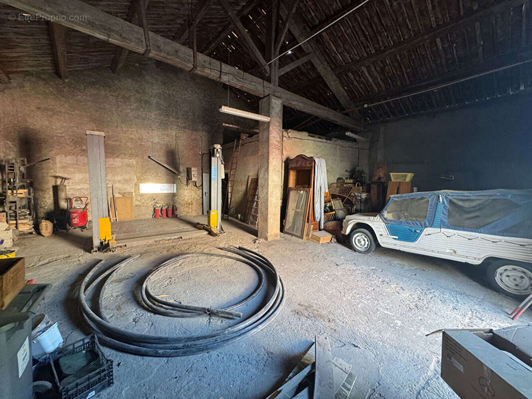 Parking / box Beziers 120m2 - photo 2