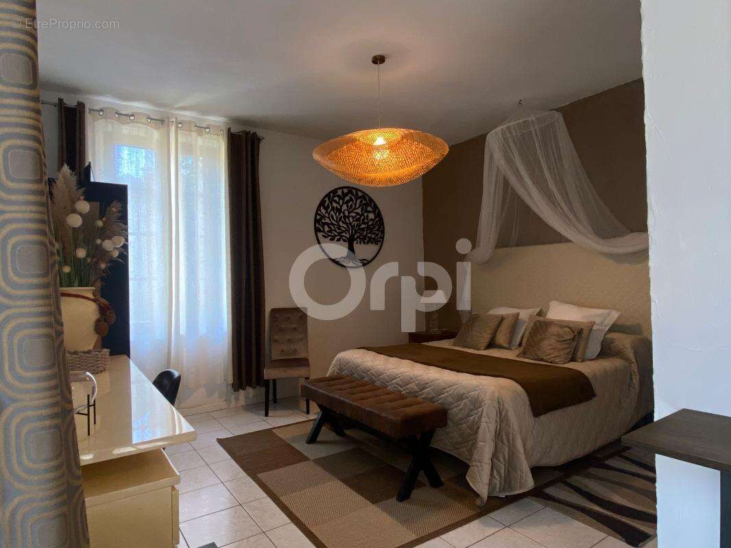 Maison à TERRASSON-LAVILLEDIEU