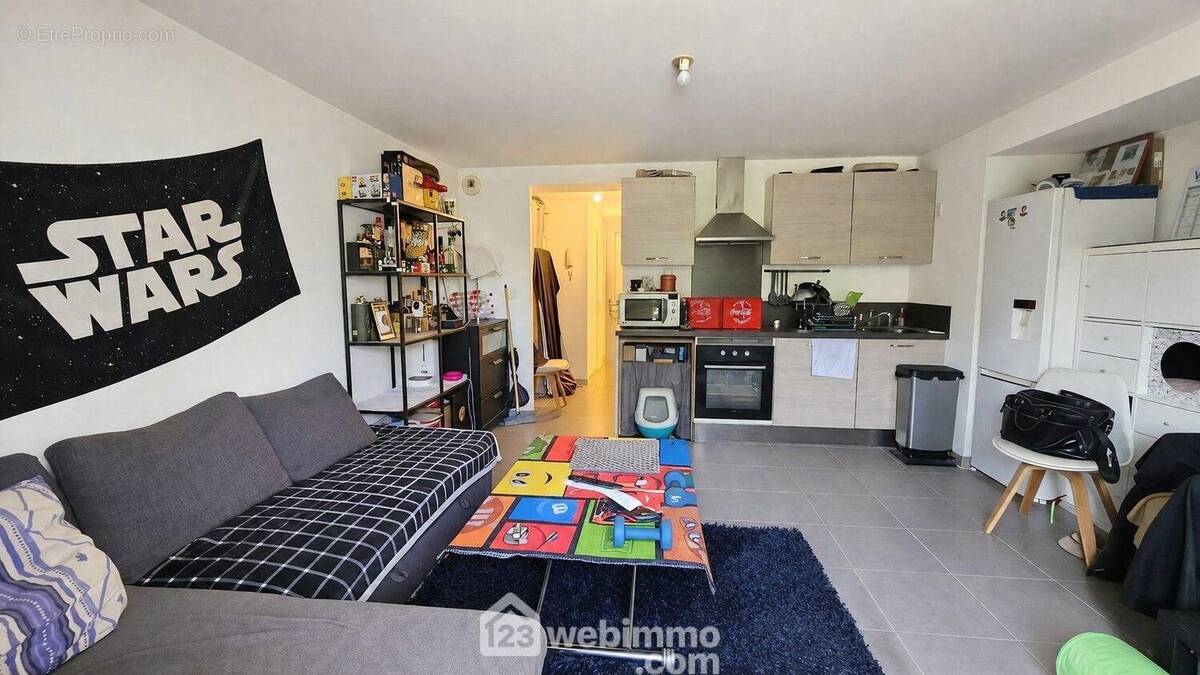 Voici la pièce principale de 20 m². - Appartement à BOUTIGNY-SUR-ESSONNE