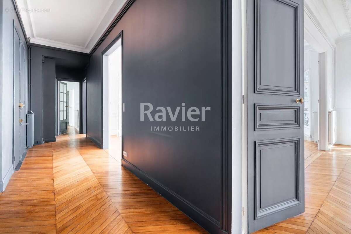 Appartement à PARIS-17E
