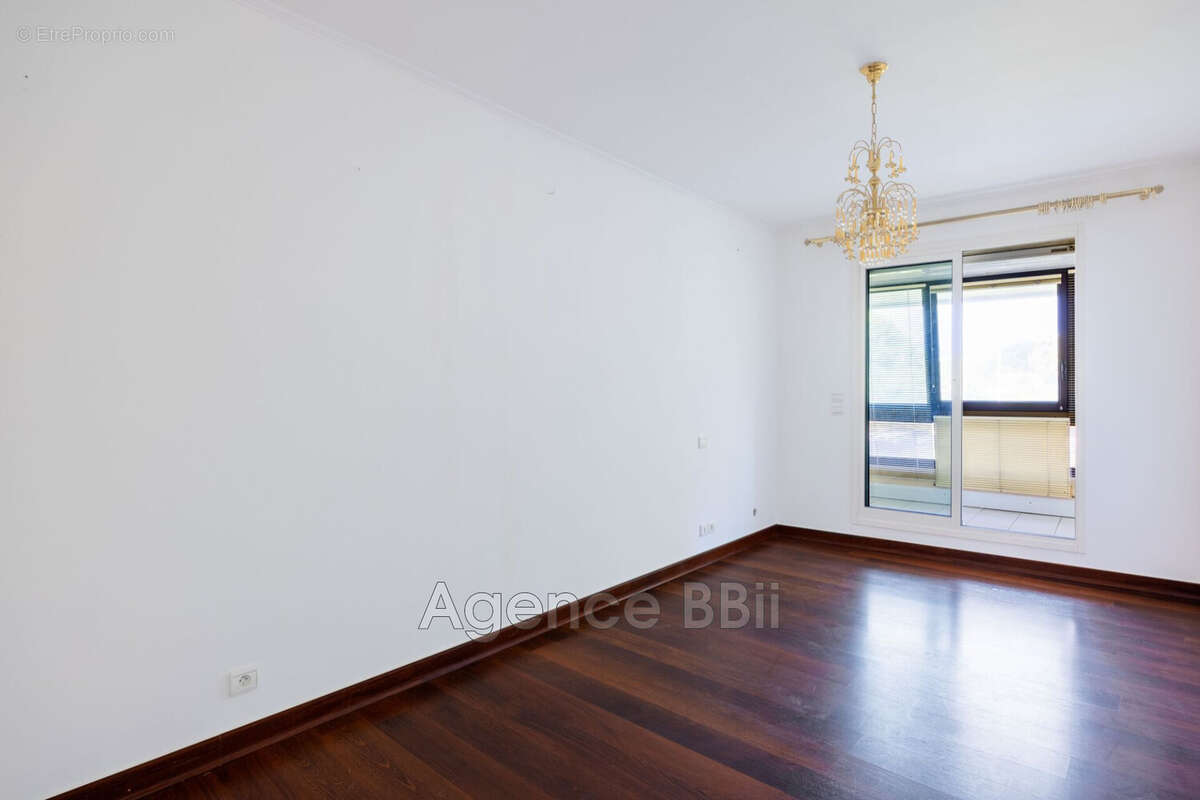 Appartement 104 m² à Saint-Laurent-Du-Var  - photo 6