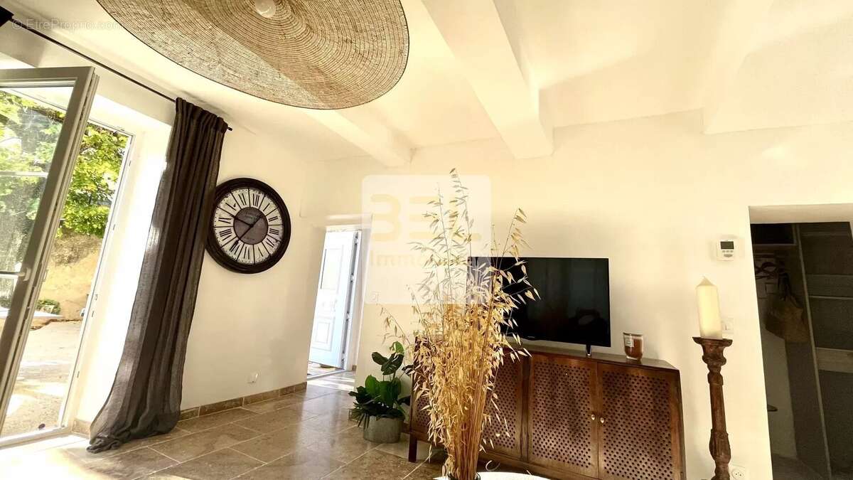 Maison à LAUDUN-L&#039;ARDOISE