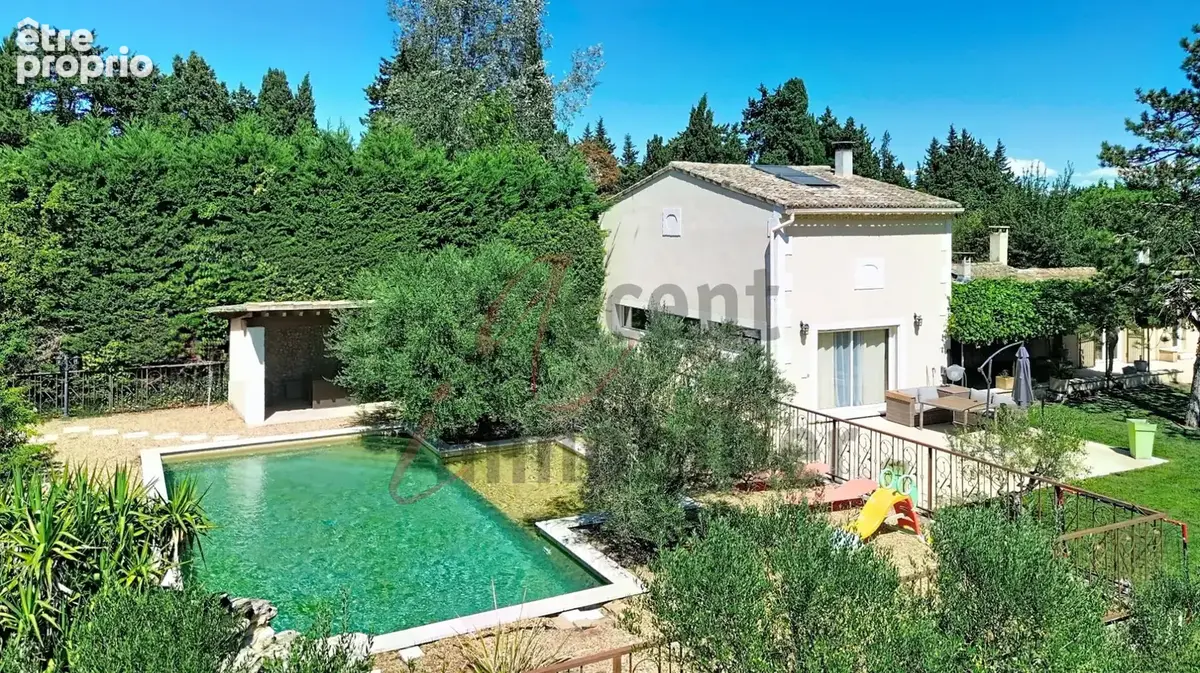 Noves : Double habitation et hangar, piscine et grand terrain - photo 2
