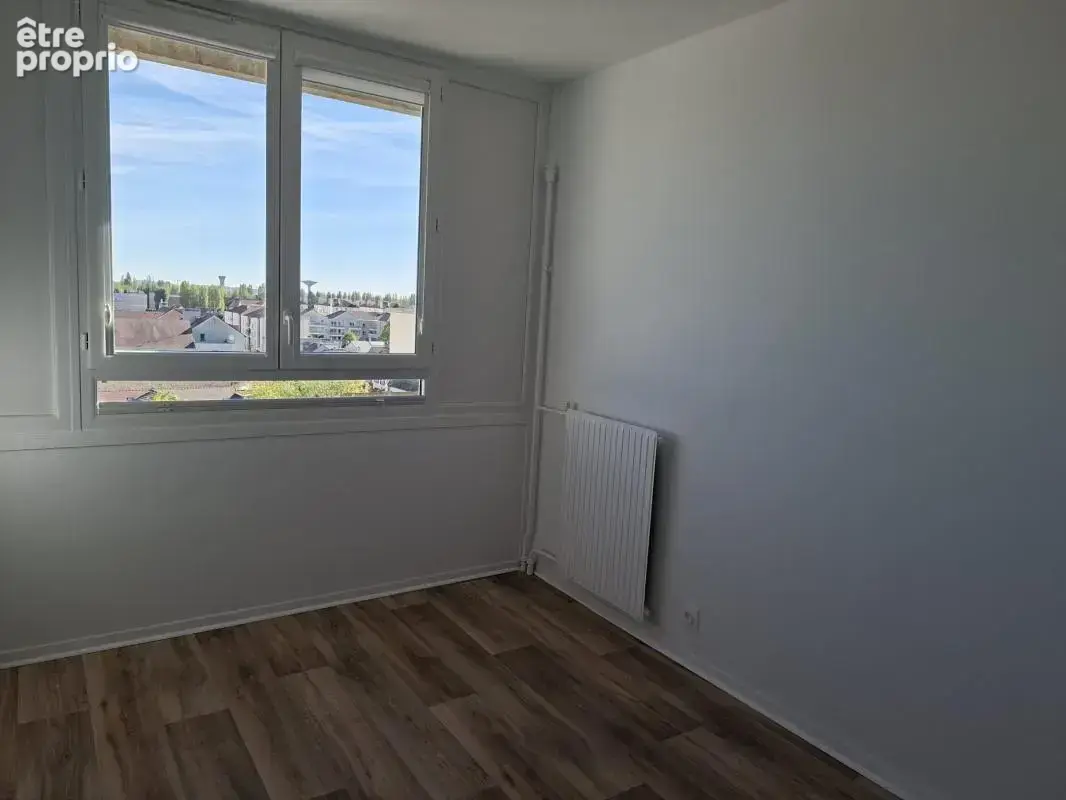 Trappes centre – appartement t5 rénové avec balcon – proche gare - photo 9