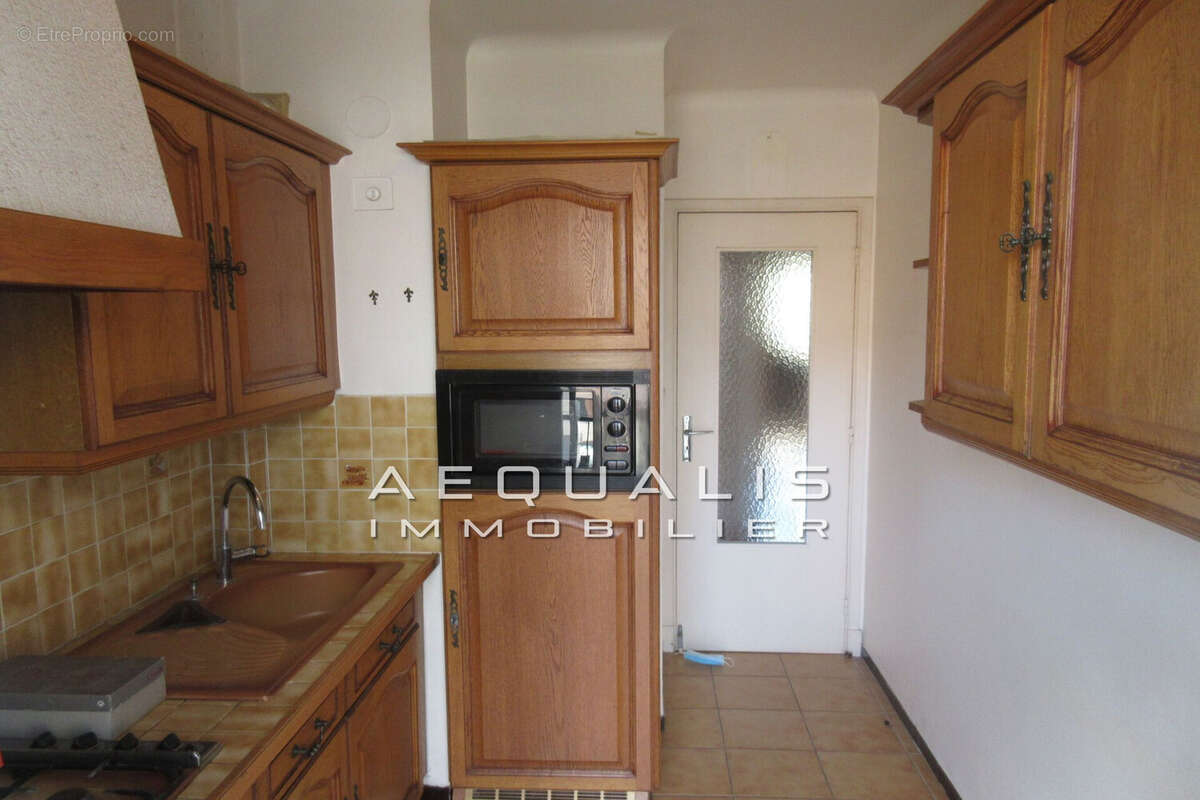 Appartement à SAINT-LAURENT-DU-VAR