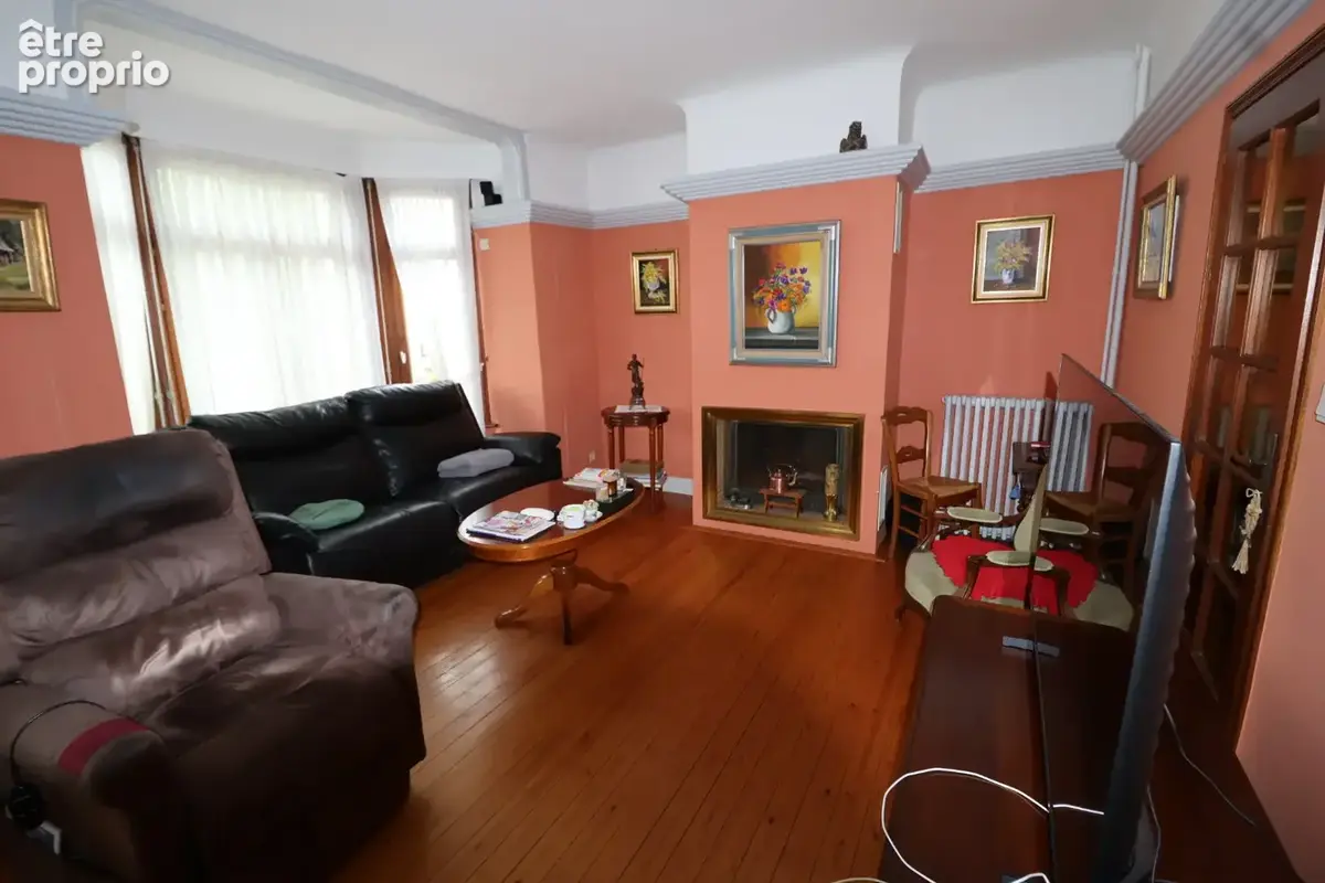 A proximité de la place maison de charme bâtie sur 515 m2 avec 4ch, 2sdb garage 2 voitures et cave - photo 9
