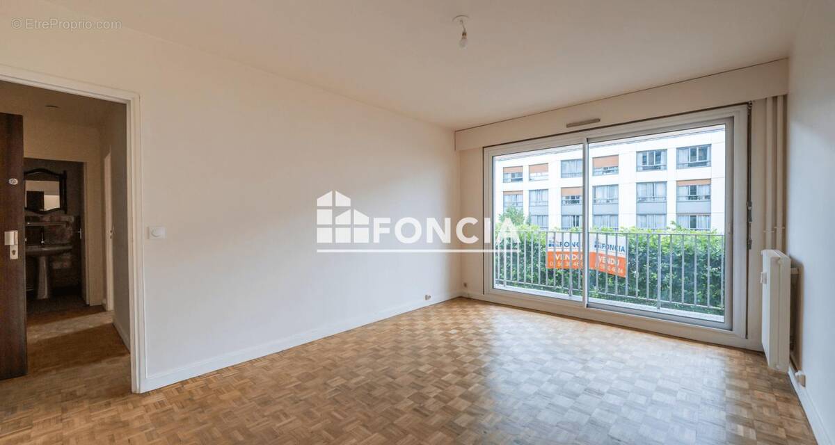 Appartement à COURBEVOIE