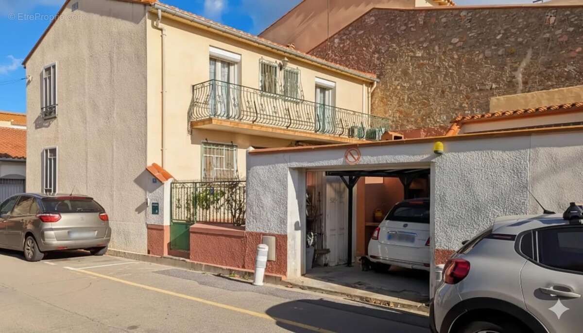 Maison à SAINT-LAURENT-DE-LA-SALANQUE