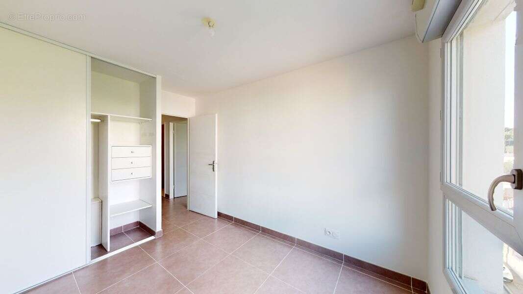 Appartement à MARSEILLE-4E