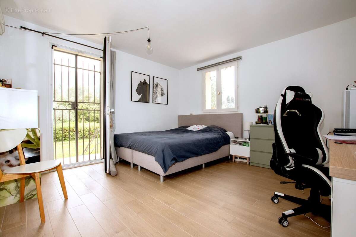 Maison à CHATEAUNEUF-GRASSE