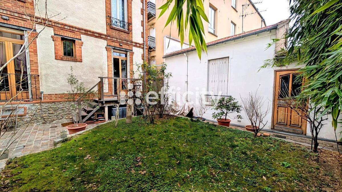 Appartement à COURBEVOIE