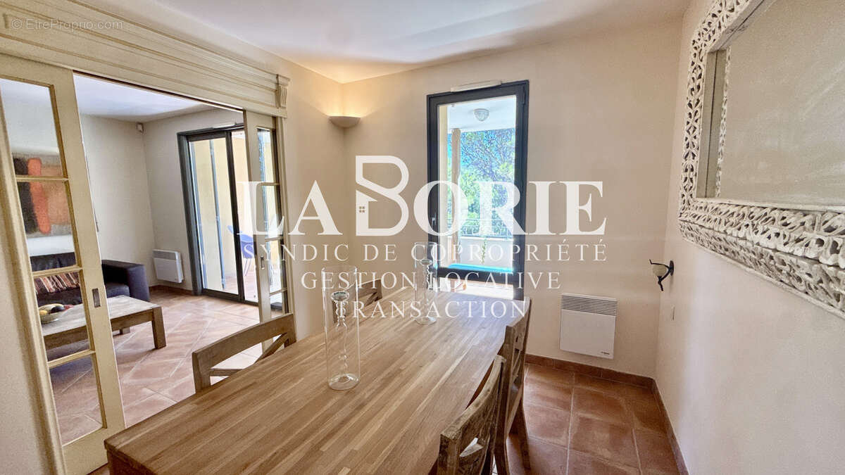 Appartement T3 d'exception au Golf de Saumane   Deux terrasses avec vue  sur les Roches de Fontaine-de-Vauclus - photo 8
