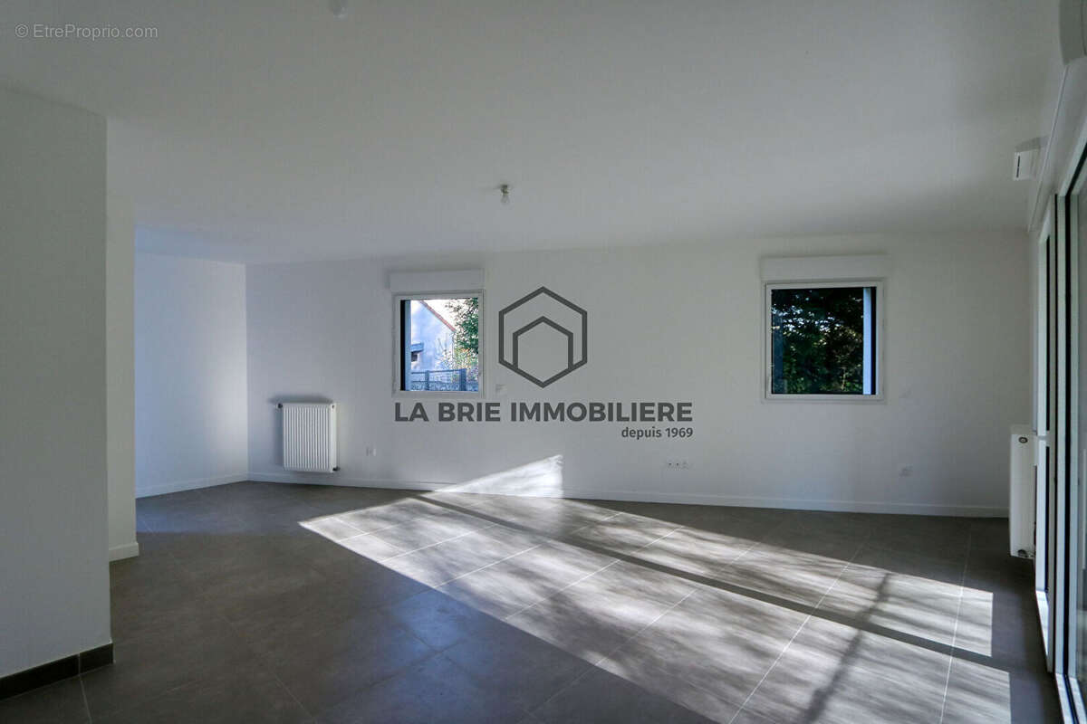 Appartement à RUBELLES