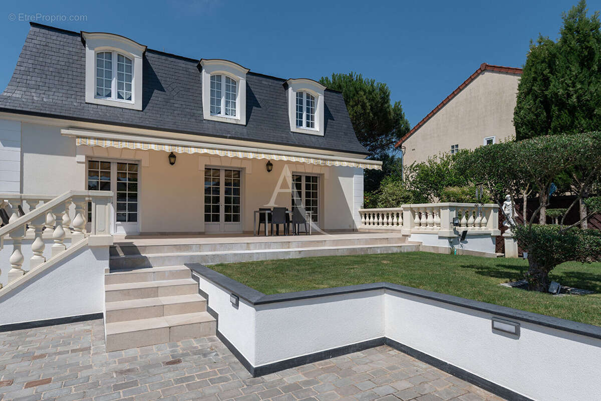 Maison à CHAMPS-SUR-MARNE