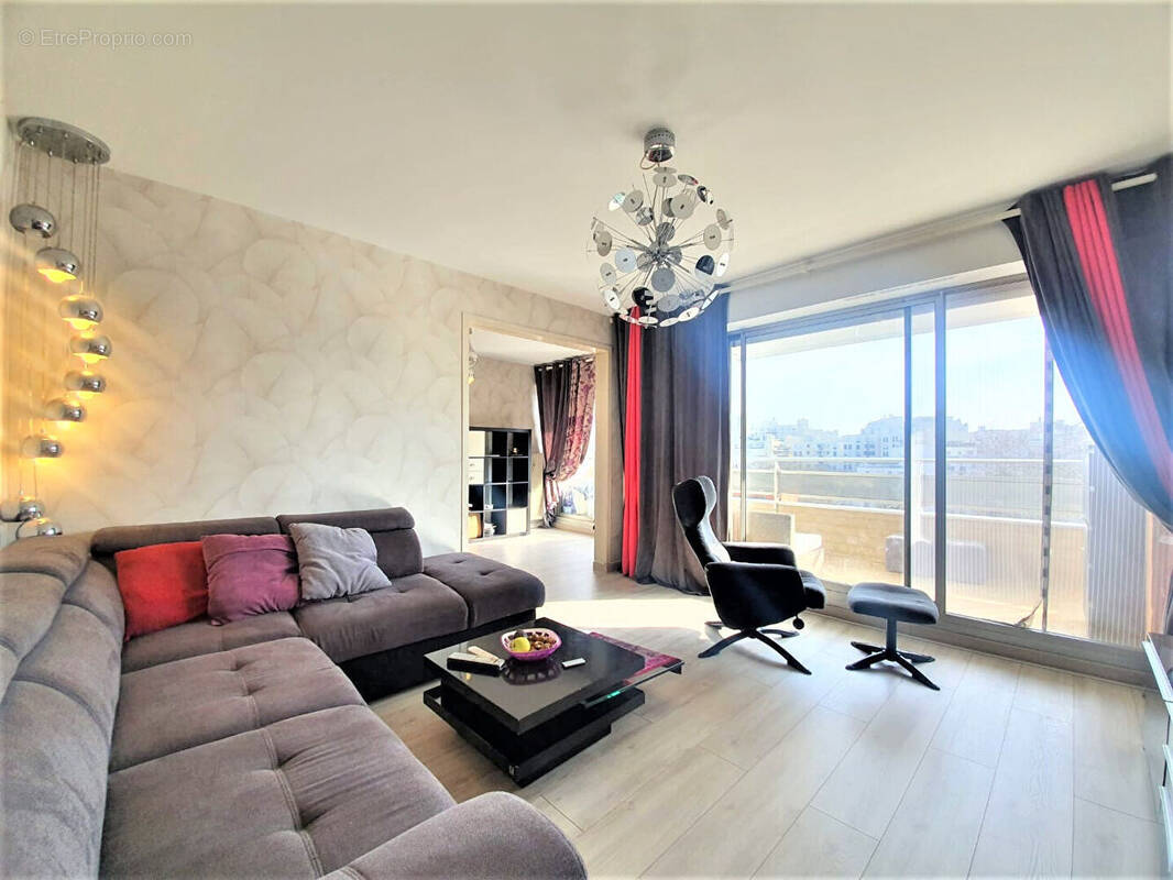 Appartement à COURBEVOIE