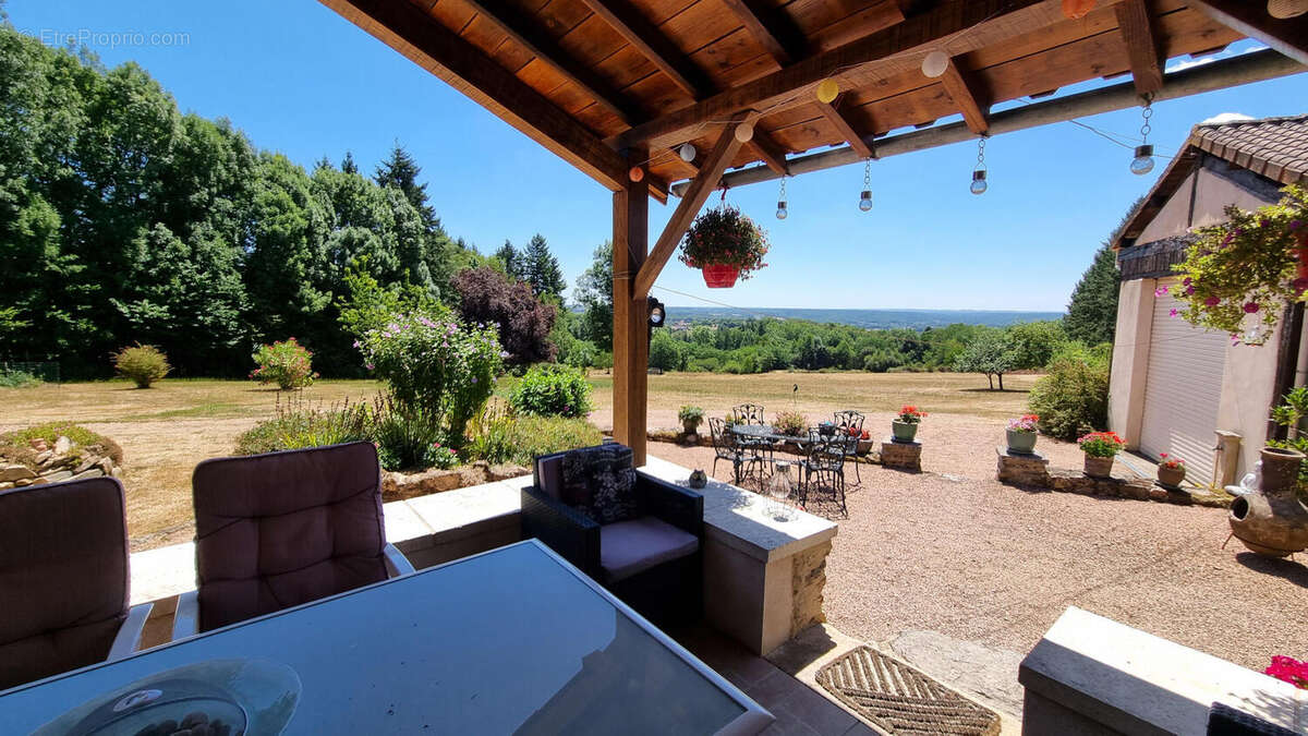 Vue imprenable pour cet ensemble de gîtes et habitation - photo 14