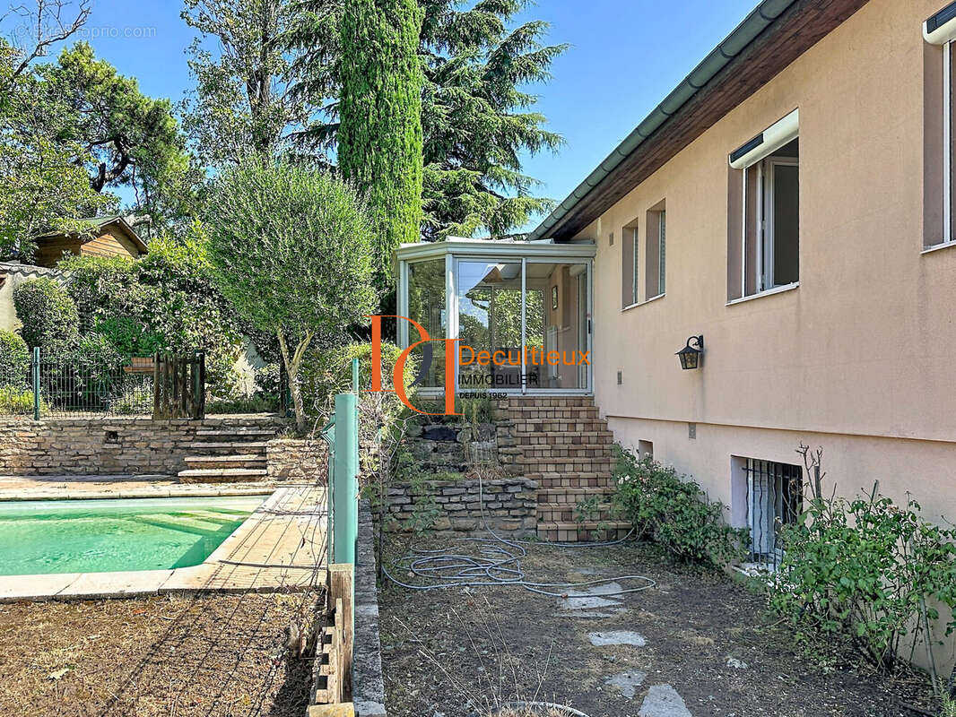 Maison 148 m² à Saint-Genis-Les-Ollieres  - photo 4