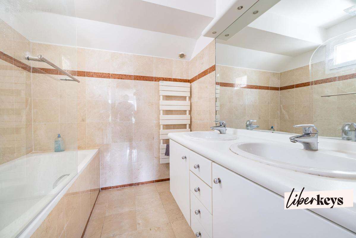 Maison à LA VILLE-DU-BOIS