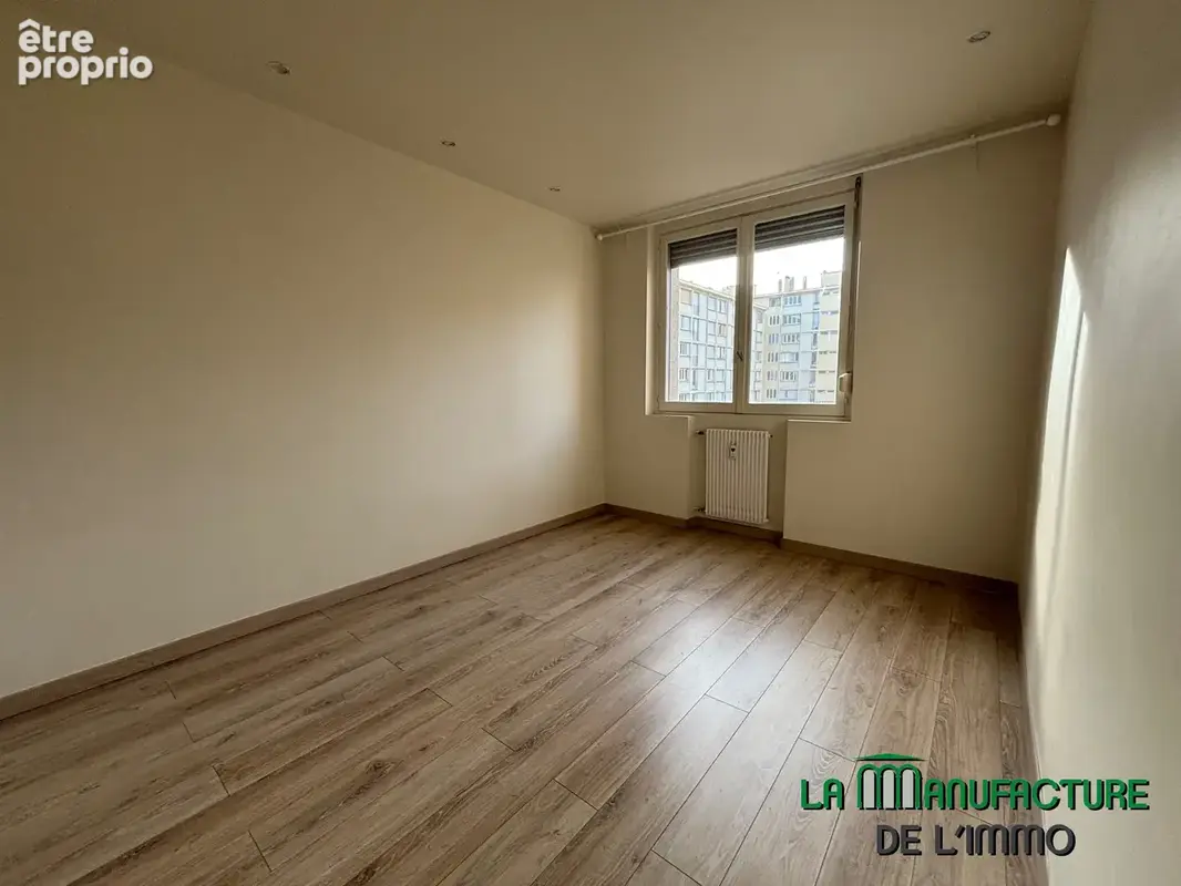 Saint etienne rue palluat de besset - appartement t4 renové avec 3 chambres cave et garage - photo 16